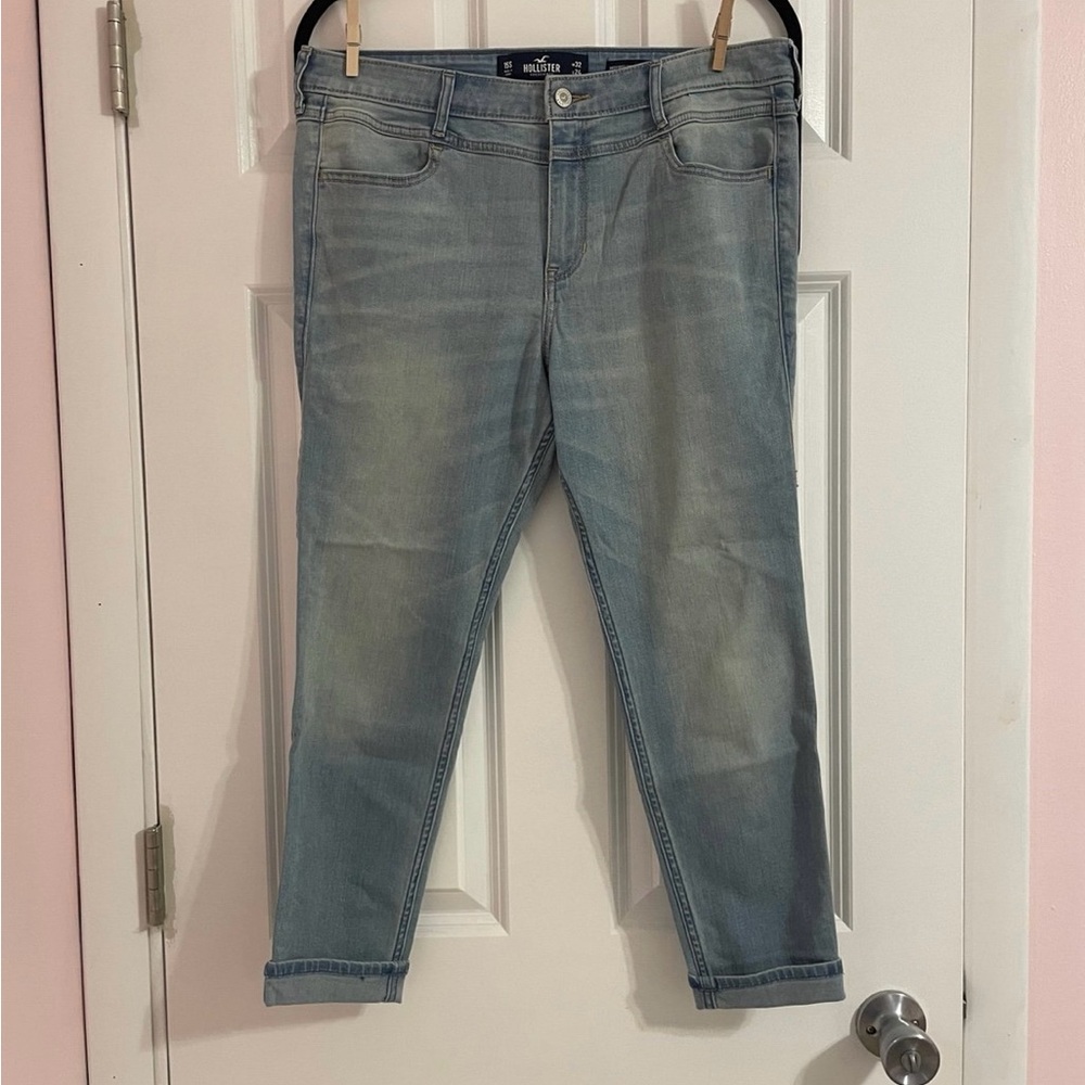 NWT Hollister light wash High Rise Super Skinny Crop, size 15 or 32 short